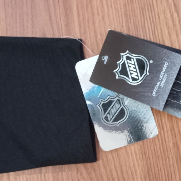 Calgary Flames Youth Jersey  Size L/XL NEW with tags  Red - Picture 6 of 8